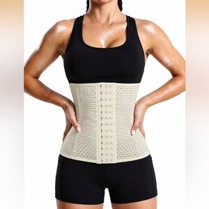 NWT Beige Waist Trainer Cincher Shaper with adjustable hooks $39 - Medium
